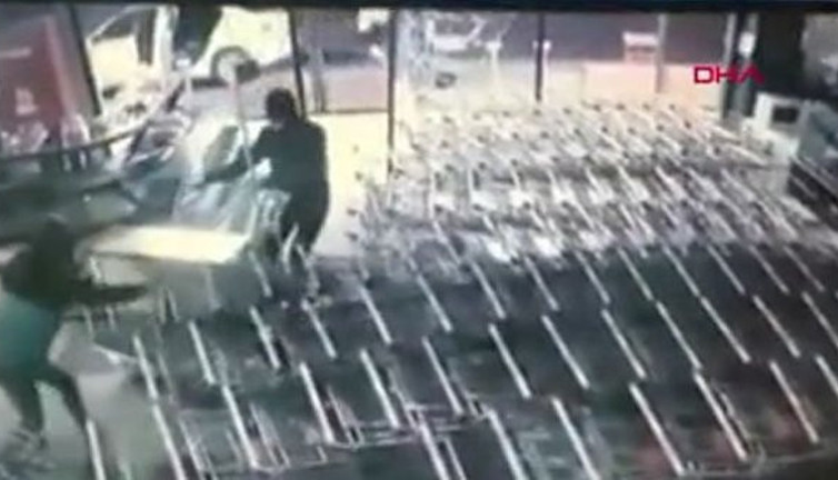 İstanbul'da kasayı açamayan soygunculardan pes dedirten yöntem