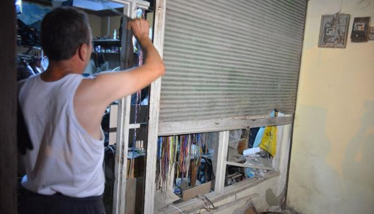 Lostra dükkanına EYP'li saldırı