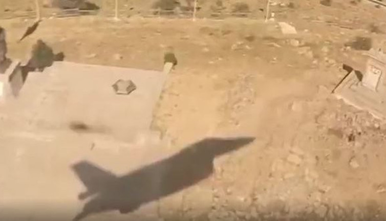 F-16 gölgesi Kocatepe'nin tam üstünde 'On-time' oldu! Kaskında K. Atatürk yazıyordu! Heyt babalar be sizi sevmeyen ölsün