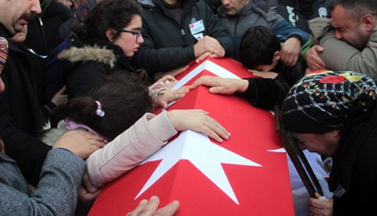 Kahraman polisi onbinler uğurladı