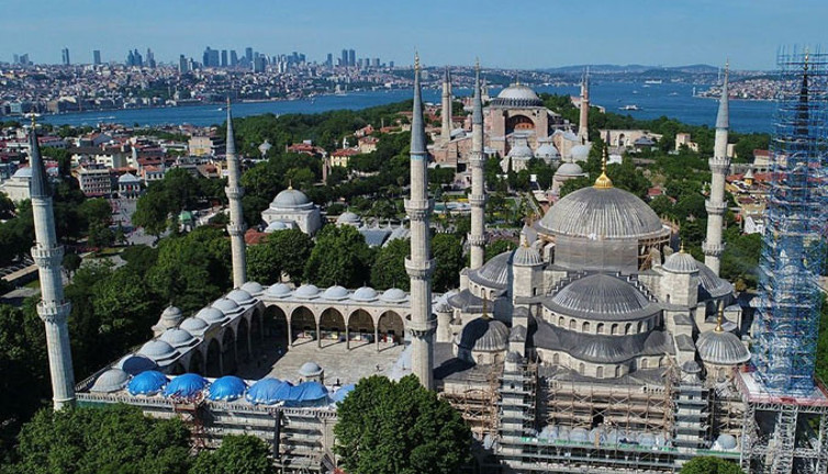 Birçok restorasyon konuşuldu ama Sultanahmet Camii'ndeki skandal çok büyük