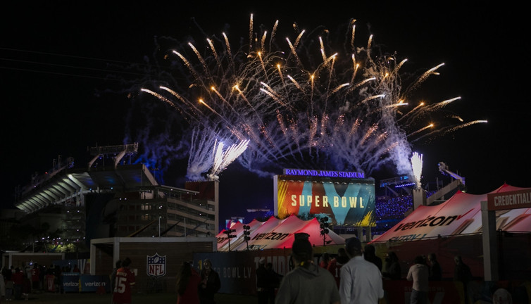 55'inci Super Bowl'da kazanan belli oldu