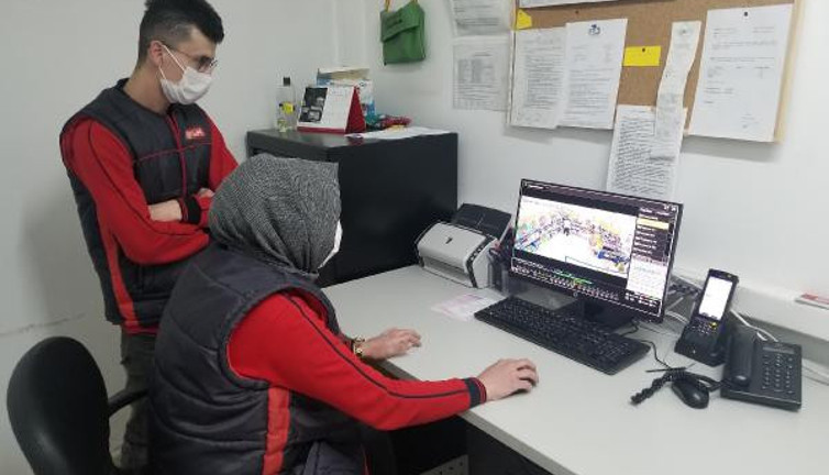 Çantayı açınca gözlerine inanamadı. Alışveriş yaparken buldu