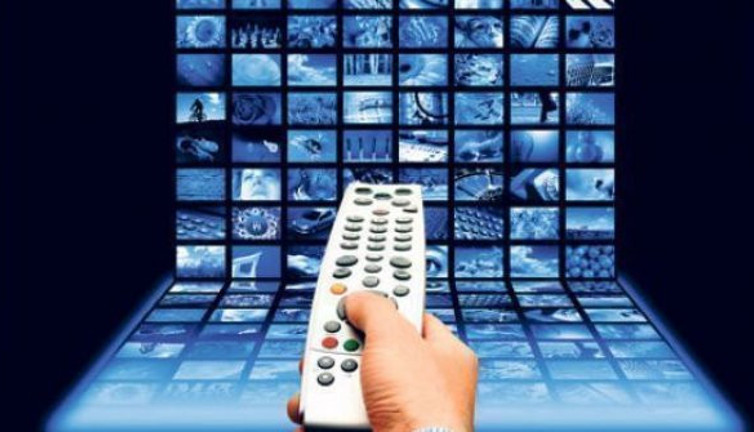 Reytingler dün gece de ortalığı karıştırdı. FOX TV’de kahvesini alan terasa çıkıp manzarayı seyretti. İşe ağzı kulaklarında geldi