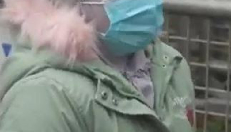 Uygur Türk’ü küçük kız böyle isyan etti. Sizin vicdanınız yok mu. Sizin çocuklarınız yok mu