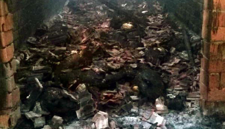 56 tanesi yan yan can verdi. Kapıyı açan itfaiyeciler gözlerine inanamadı