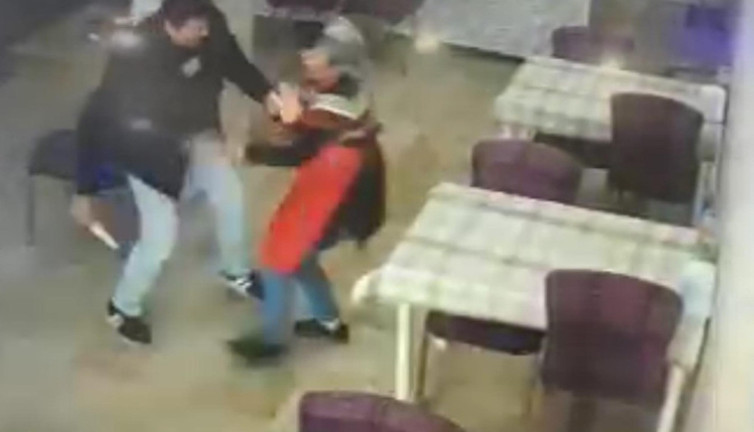 Tekirdağ’da dönerci kadın indirim yapmayınca defalarca bıçaklanarak öldürüldü