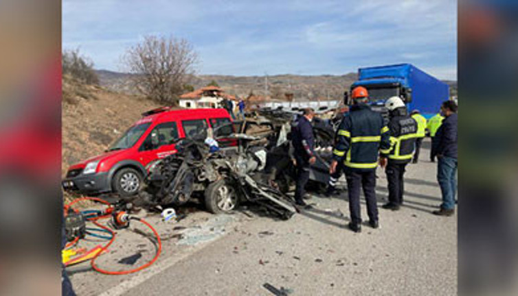 Ölüm yolu can aldı