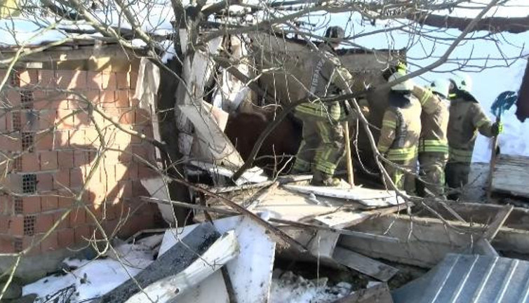 Çatı çöktü onlarcası enkaz altında kaldı