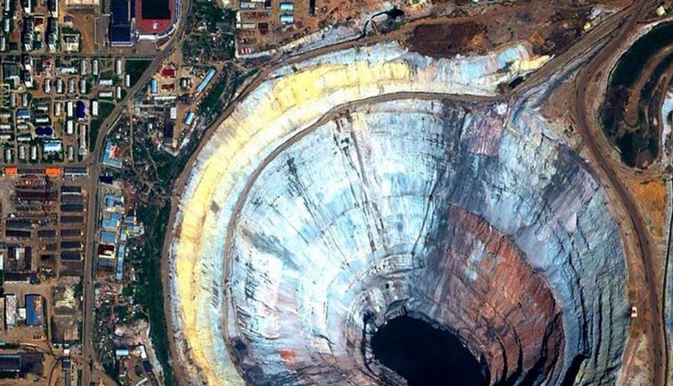 Dünyanın elmas ve yakut deposu Mirny Çukuru