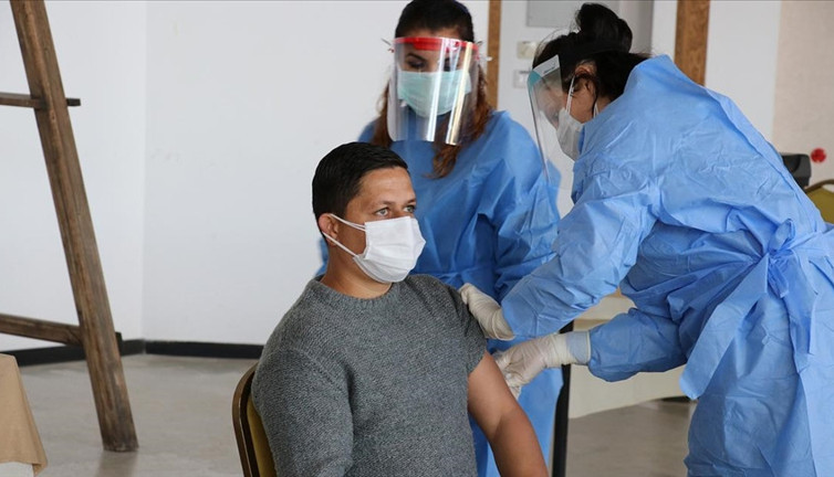 KKTC'de basın mensupları korona aşısı oldu