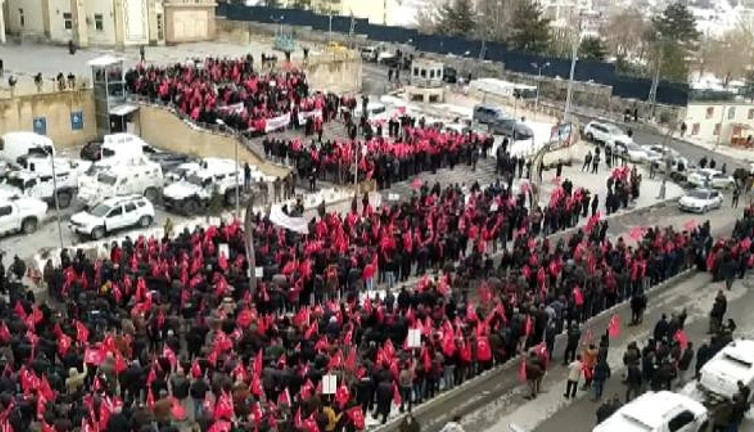 Hakkari Gara şehitleri için tek yürek oldu. Binlerce kişiden tek ses: Kahrolsun PKK