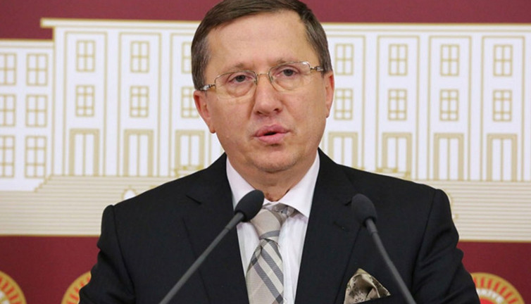 Birinci skandal Meclis’te “Kuru ekmek yiyorsa aç değildir”, ikincisi Takvim Gazetesi, üçüncü skandal ise Yiğit Bulut’tan geldi. İYİ Partili Lütfü Türkkan paylaştı