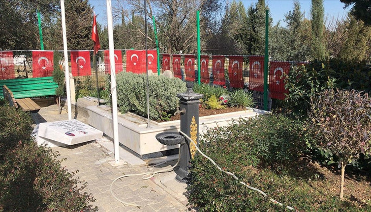 Adana'da şehit mezarları tahrip edildi