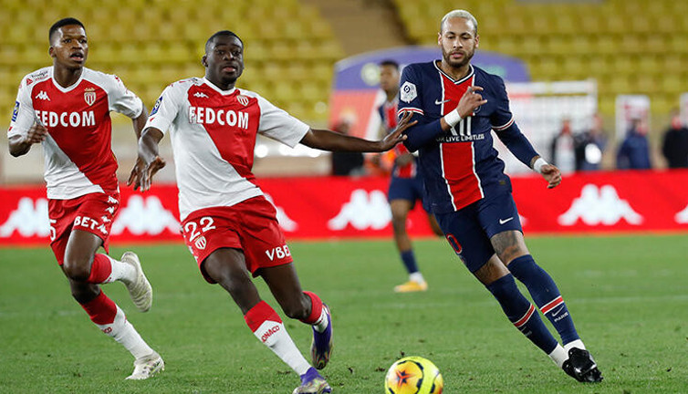 Zirve yarışında puan kaybetti