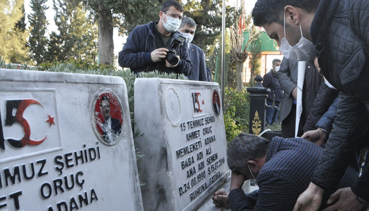 Adana’da şehit kabirlerinin mezar taşlarını kırdılar. Elleriniz kırılsın. Bu alçakları bir an önce bulun