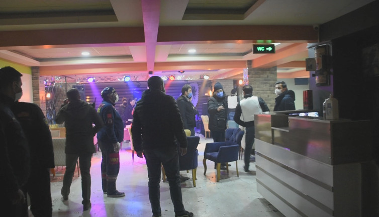 Silahlı rehin ihbarının altından kaçak eğlence partisi yapanlar çıktı