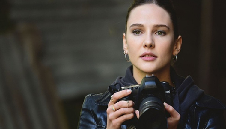 Ata Demirer ve Sumru Yavrucuk ile komşu oluyor. Maraşlı’nın 'Mahur'u Alina Boz da Bozcaada’dan arsa aldı