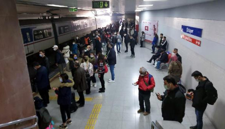 Trenin önüne atlayan genç kadın ağır yaralandı