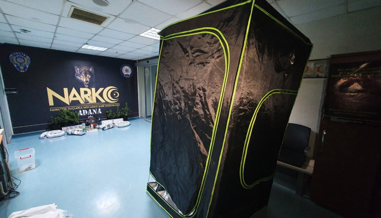 Adana'daki evini uyuşturucu imalathanesi yaptı. Düzenek polisleri bile şaşırttı