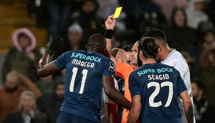 Portekiz'de Ligi'nde 'yabancı hakem' kararı