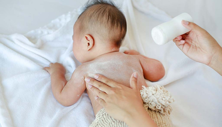 Bebek pudralarındaki korkunç gerçeği açıkladı. Türk profesör uyardı.