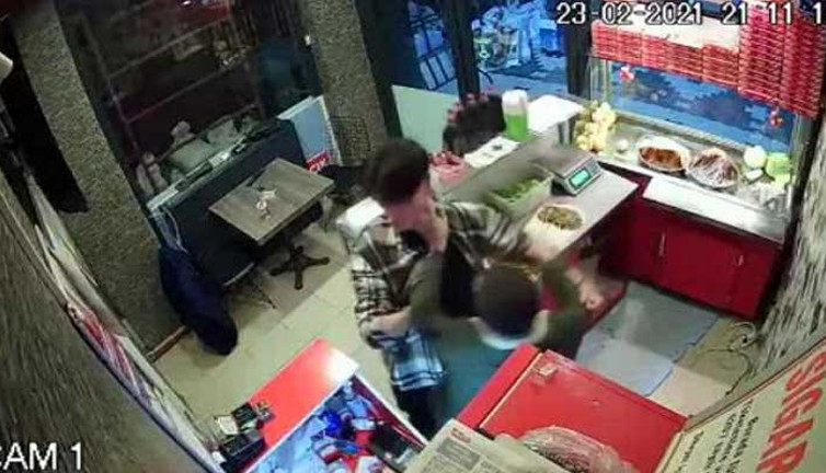 Çiğköfte acılı olduğu için çalışanı döven adamın neden serbest bırakıldı