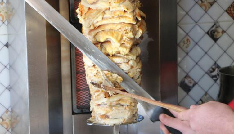 Tokat'ta öyle bir şeyin dönerini yaptı ki yedikçe yediriyor