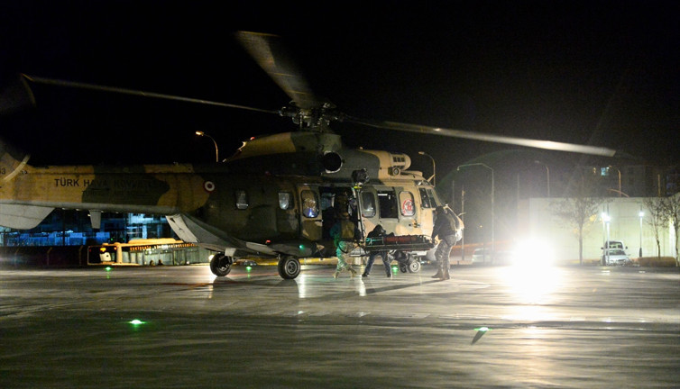 Dağda mahsur kalan 4 kişi kurtarıldı