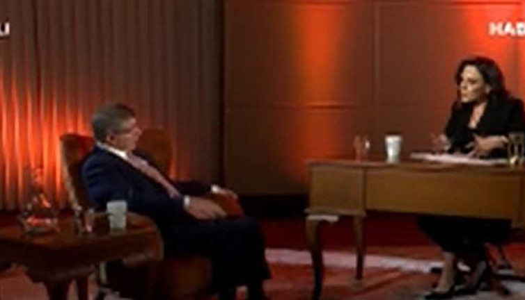 Buket Aydın ile Ahmet Davutoğlu arasında stratejik belirsizlik. Konuyu hemen kapatmak istedi