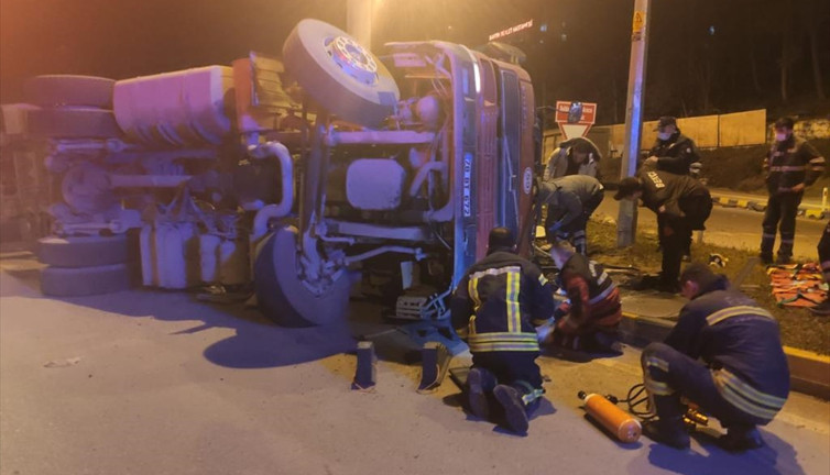 Şoförün kopan kolu hastaneye yetiştirildi