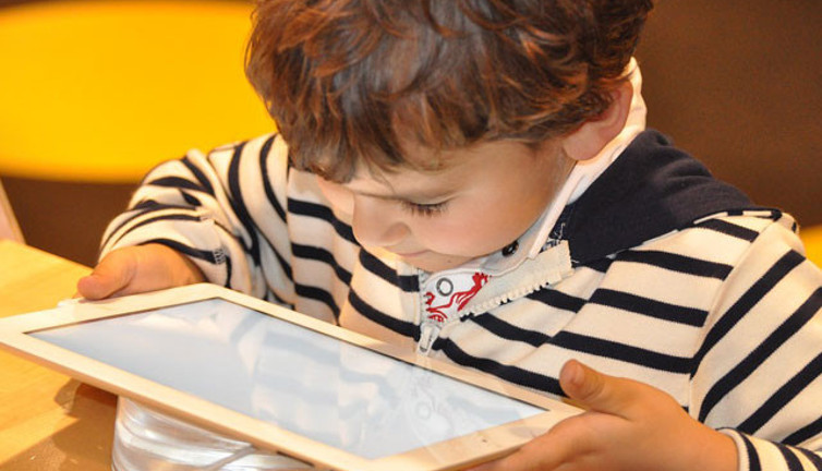 Çocukların izlediği videolarda yeni tehlike. Anne babalar dikkat. Uzman isim uyardı