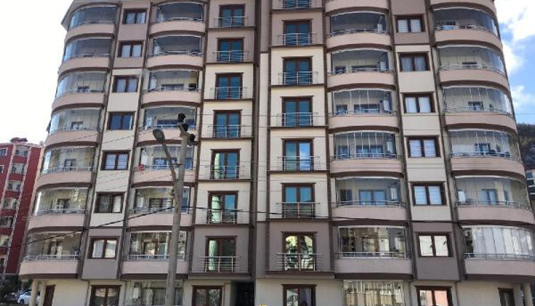 Gümüşhane’de 8 katlı apartman karantinaya alındı