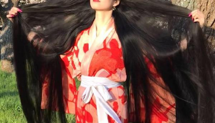 Japon Rapunzel'in saçlarına makas değmedi. Rekora koşuyor