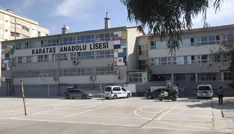 Beden eğitimi öğretmeni kalbine yenik düştü