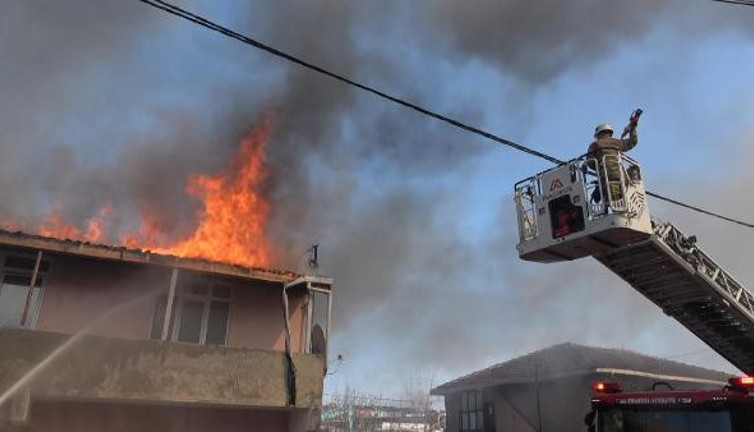 Eyüpsultan'da alevler yükseldi