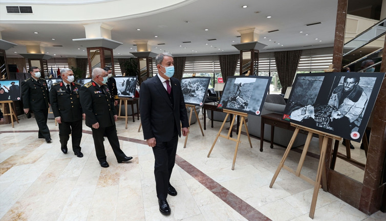 Akar Hocalı katliamı kurbanlarını andı