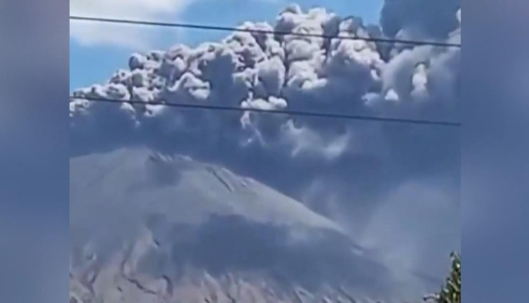 Nikaragua'da gökyüzü bir anda küle boğuldu. Koku evlerin içine kadar girdi
