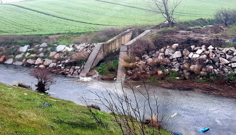 Atık sularını dereye döken çiftliğe ceza yağdı
