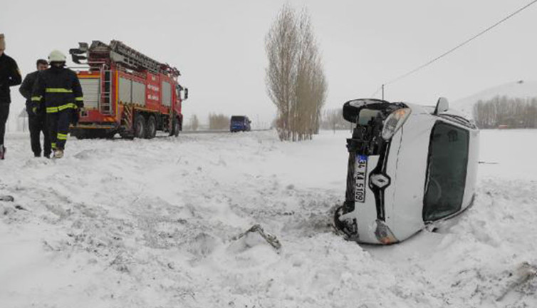 Van'da kar kazaları: 1 ölü, 8 yaralı