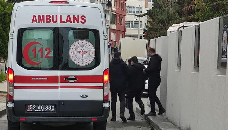 Maske uyarısı yapan sağlıkçılara saldırdı