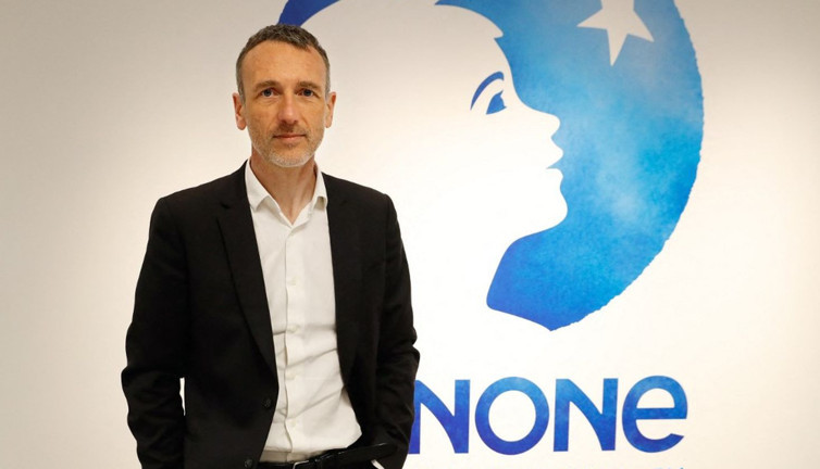 Hissedarlar istedi dev şirketin CEO'su görevden alındı