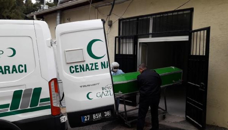 Bahçesinde ateş yakan kadın hayatını kaybetti