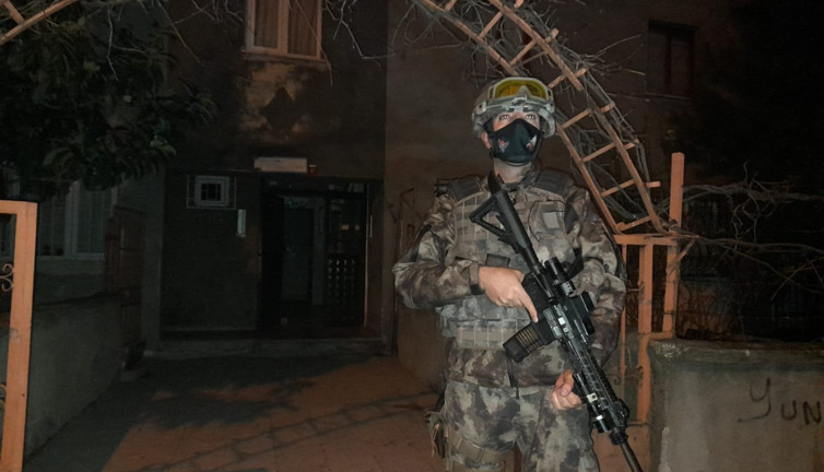 İstanbul'da silahlı suç örgütüne operasyon