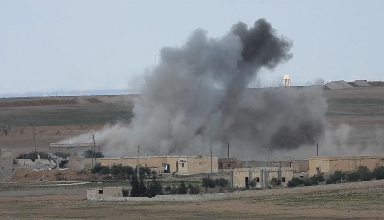 Fırtına obüsleri gümbür gümbür vuruyor. Teröristler darmadağın girecek delik arıyor. Kilis’e 2 roket attılar belalarını buldular