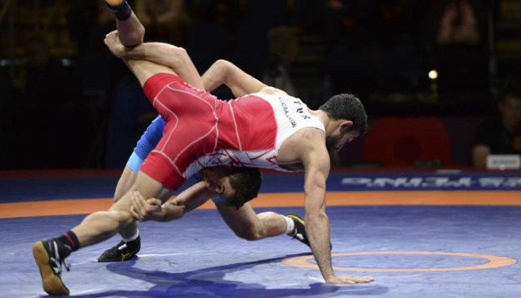 Milli güreşçiler 2 gümüş, 1 bronz madalya aldı