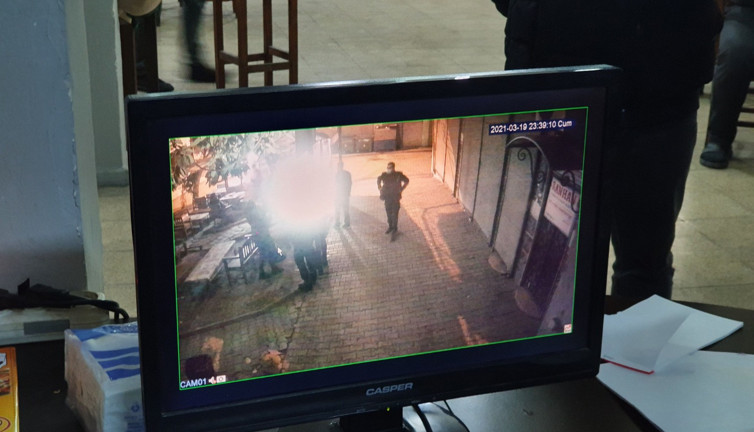 Kamerada baskını seyrediyorlardı