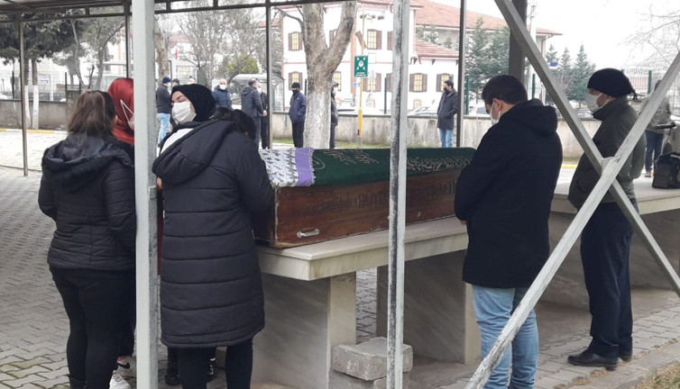 15 yaşındaki kız kalp krizi geçirdi. 6 kez hayata döndürüldü ama kurtarılamadı