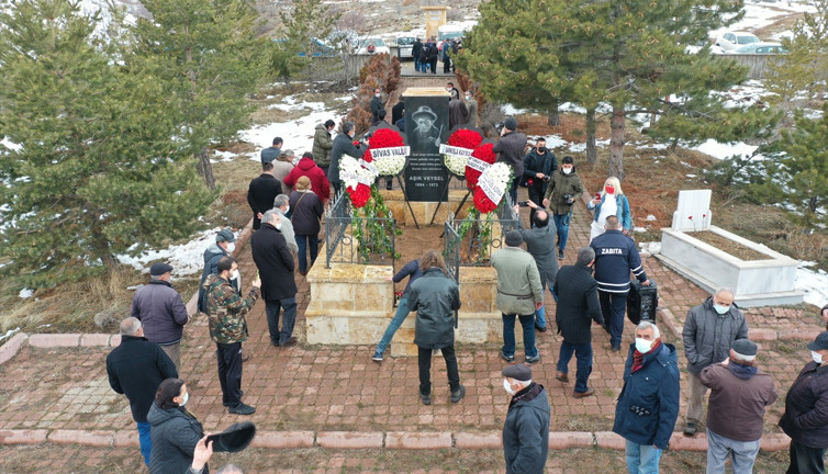 Aşık Veysel mezarı başında anıldı