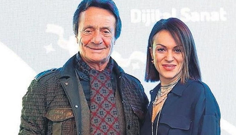 Zorlu Holding’in sahibi Ahmet Nazif Zorlu'nun yeğeninin eşi parkta köpek dehşeti yaşadı. Çığlık atarak yardım istedi